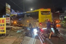 Hai xe khách đấu đầu khiến nhiều người chết và bị thương ở Đồng Nai
