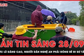 Bản tin sáng 28-9: Người dân phải đóng bè đi sơ tán vì nước ngập ở Nghệ An