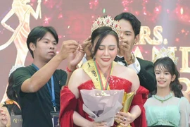 Hoa hậu Phan Kim Oanh bất ngờ được giữ tiếp vương miện thêm 1 năm