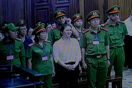 Video: Nguyễn Phương Hằng bị tuyên phạt 3 năm tù
