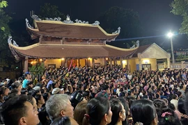 Ngàn người tập trung xem 'lễ mật' trong lễ hội Linh tinh tình phộc 2024