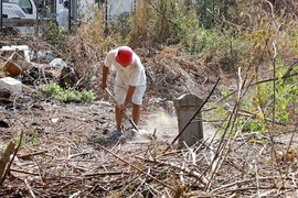 Video: Bốc mộ nghĩa trang lớn nhất TP.HCM: Người dân nóng lòng chờ di dời, giải toả