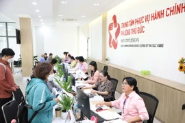 Tò mò về thủ tục hành chính phi địa giới, người dân TP.HCM tới các tổ địa bàn để được tư vấn