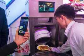 Tạo ra robot biết nấu ăn vì bị vợ cằn nhằn