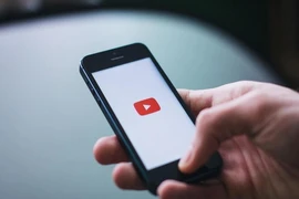 Cách nghe nhạc trên YouTube khi tắt màn hình 