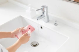 6 sai lầm ai cũng mắc phải khi vệ sinh điện thoại