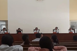 Trưởng phòng LĐ-TB&XH huyện tham ô tiền tỉ lãnh án