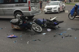Xe máy đi ngược chiều gây tai nạn, 1 người nguy kịch