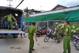Tạm giữ 90 xe máy trong kho của tiệm cầm đồ