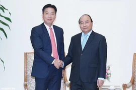 Thủ tướng Nguyễn Xuân Phúc và ông Yasutsugu Iwamura, Giám đốc Điều hành AEON Nhật Bản kiêm Tổng Giám đốc AEON Mall Việt Nam- Ảnh: VGP