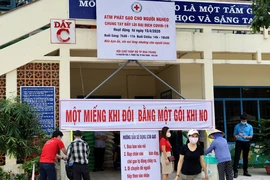 Nha Trang lắp ATM gạo phục vụ người khó khăn trong mùa dịch 