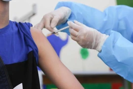 1 học sinh sốc phản vệ sau tiêm vaccine COVID-19 tử vong