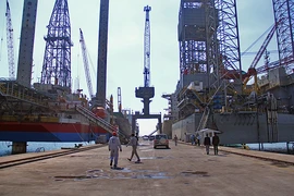 Mỹ choáng váng trước tàu sân bay bí ẩn của Iran
