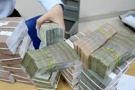 Ngân hàng mang tiền đi bán… rong 