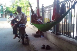 Các kiểu chống nắng nóng của người Sài Gòn 