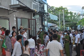 Phát hiện cặp đôi đồng tính nữ treo cổ tự tử chết cùng nhau trong nhà tắm