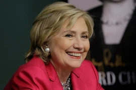 Bà Clinton rút lại bình luận "cháy túi" sau khi rời Nhà Trắng
