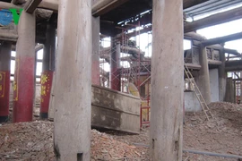 Trùng tu bằng cuốc, xẻng, đình cổ tan hoang như chiến trường