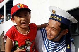 Triển lãm ảnh về biển, đảo và người chiến sỹ hải quân