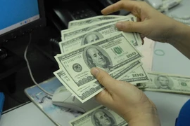 Giá USD giảm mạnh, vàng tiến sát 37 triệu đồng/lượng