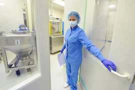 Nga bắt đầu sản xuất vắc xin phòng chống Ebola