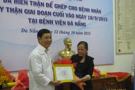 'Tái sinh' vì được mẹ ruột hiến thận