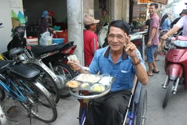 Khai trương quán cơm Nụ Cười 7