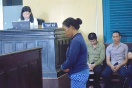 Tưới xăng đốt chồng vì ghen tuông