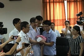 Con trai Thiếu úy Trâm được xuất viện sau hơn 50 ngày điều trị