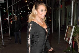 Mariah Carey diện đồ gợi cảm bên người tình trẻ