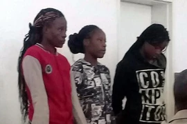 Mục sư Zimbabwe nghi bị cưỡng bức bởi 3 cô gái trẻ