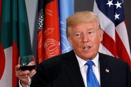 Bí mật bên trong ly rượu của Tổng thống Trump