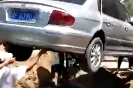 Lạ đời người đàn ông thích được mai táng trong xe hơi