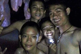 Vụ đội bóng nhí Thái Lan: 'Các con có bao nhiêu người?' - '13'