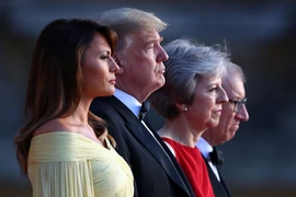 Chùm ảnh: Toàn cảnh ông Trump và phu nhân đến Anh