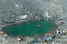 Bí ẩn hồ xương người trên đỉnh Himalaya