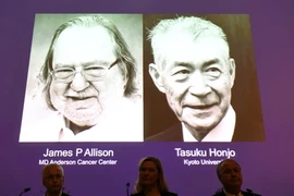  2 tác giả nghiên cứu điều trị ung thư nhận Nobel y học 2018