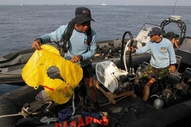 Nhân chứng kể lại khoảnh khắc máy bay Indonesia rơi xuống biển