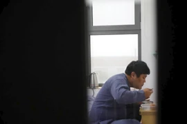 Giới trẻ Hàn Quốc chi tiền để được... ngồi tù