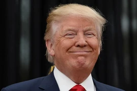 Trả 15.000 USD để được chụp hình với ông Trump