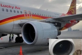 Thêm máy bay hoãn chuyến vì hành khách ném xu cầu may