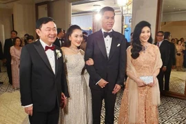 Ông Thaksin và bà Yingluck bất ngờ xuất hiện ở Hong Kong