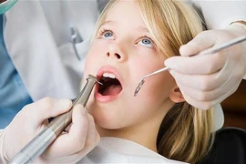 Hơn 1.200 học sinh có nguy cơ nhiễm HIV vì khám răng ở trường