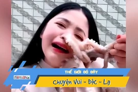 Video: Đòi ăn bạch tuộc sống, cô gái bị bạch tuộc 'xực' lại