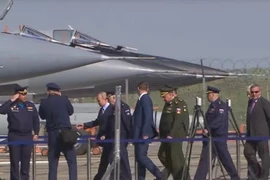 Video: Ông Putin thị sát chiến đấu cơ gắn tên lửa siêu thanh