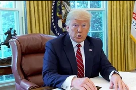 Ho nhiều, chánh văn phòng Nhà Trắng bị ông Trump mời ra ngoài