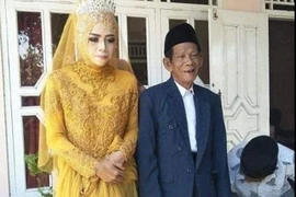 Tình yêu sét đánh và đám cưới của cô gái 27 với cụ ông 83