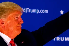 Ông Trump:“Bóng đèn tiết kiệm điện khiến da tôi màu cam“