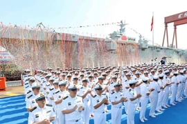 Trung Quốc ra mắt tàu sân bay trực thăng lớn thứ ba thế giới