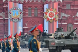 Xe tăng chiến đấu chủ lực T-14 Armata của Nga tiến vào Quảng trường Đỏ trong cuộc diễu hành Ngày Chiến thắng ở thủ đô Moscow. Ảnh: Alexey Kudenko/SPUTNIK